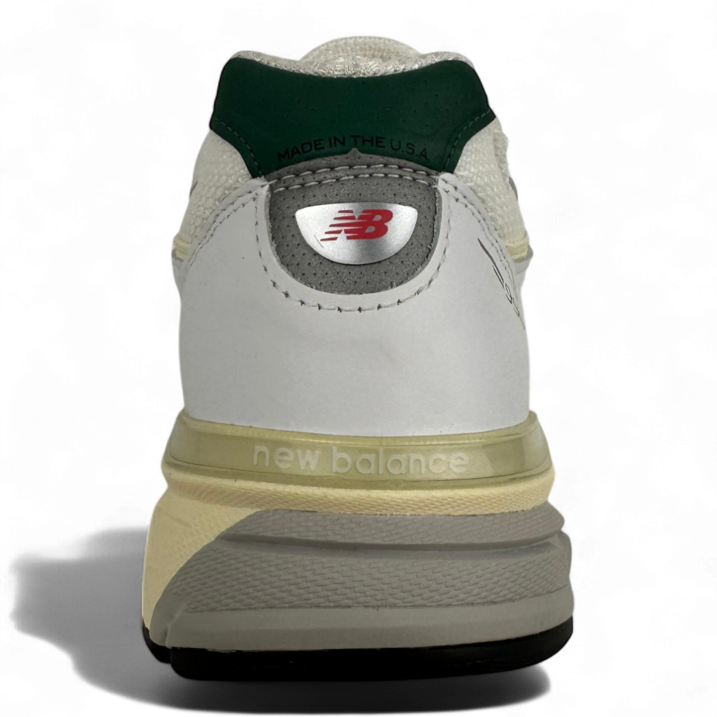 New Balance 990v4